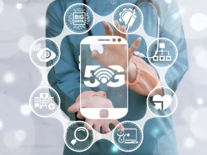  أجرى وزير الاتصالات مكالمة محلية مباشرة باستخدام هاتف 5G 