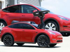 تيسلا موديل Y تتحول للعبة مصغرة للأطفال