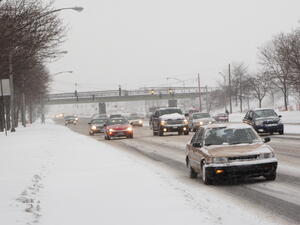 ينبغي في البداية التحلي بالهدوء، نظرا لأن التوجيه العكسي المرتبك أو حتى الكبح بشكل شديد يتسببان في تفاقم الموقف في الغالب