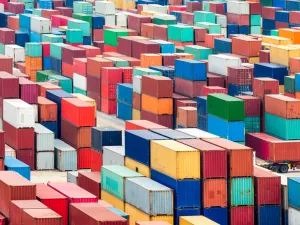 تتيح صناعات للشركات القدرة على امتلاك المستودعات بعد فترة 10 سنوات فقط