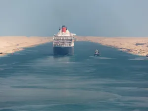  هيئة قناة السويس أصدرت قرارات جديدة بشأن رسوم عبور السفن للقناة خلال العام الجاري