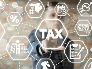 قام بنك الاحتياطي الفيدرالي بزيادة سعر الفائدة القياسي أربع مرات، حيث انتقل من 1.5 في المائة إلى 2.5 في المائة