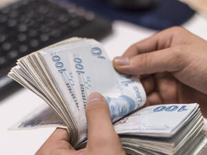 الليرة تنهار والحكومة حالمة