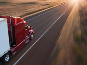 نصائح مهمة للقيادة خلف الشاحنات