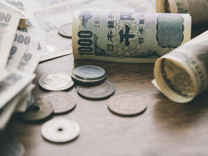 الين نحو أدنى مستوى في 10 أشهر مع صعود الدولار