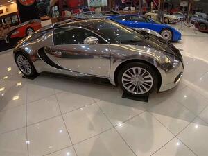 تبدأ المغامرة بأسطول من Bugatti Veyrons
