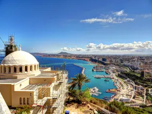 كانت الجزائر قد قررت تعليق الرحلات مع إيطاليا وإسبانيا والصين والسعودية والمغرب