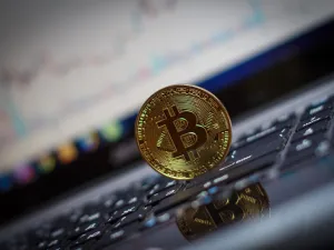 تذبذبت أسعار بيتكوين بمتوسط تبلغ نسبته 1.6 % حيث تم تداولها بأسعار تراوحت بين سبعة آلاف 248 دولاراً وسبعة آلاف 362 دولاراً