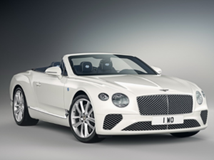 خارجية كونتيننتال GTC تأتي بلون أبيض جليدي مع السقف باللون الأزرق