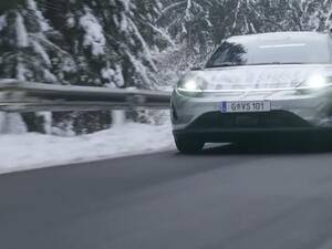 هذا الفيديو التشويقي تصور كاديلاك السقف البانورامي بدرجات تعتيم متعددة وشاشة بكامل عرض الكونسول الوسطي والتي ستوفر ميزات ترفيهية ومعلومات مختلفة عن السيارة والطقس والملاحة