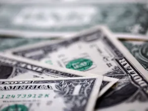 استقرت العملة الأمريكية قرب أعلى مستوى في أسبوع مقابل اليورو عند 1.1095 دولار