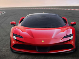 فيراري تعتزم إطلاق سيارتها الكهربائية الأولى في عام 2025