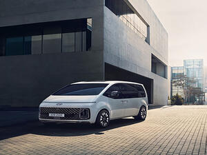 هيونداي تكشف النقاب عن ميني فان جديدة "ستاريا"