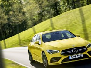 تصف مرسيدس السيارة بأنها”خيار جذاب للسائقين الشباب الراغبين بالحصول على تجربة قيادة وأداء مرسيدس AMG