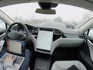  أكد Elon Musk الرئيس التنفيذي لشركة Tesla ميزة أخرى جديدة لسيارات Tesla، وهي إعداد لتلقي تحديثات البرامج بمجرد توفرها