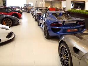 تضم صالة البيع سيارتين من طراز بوغاتي فيرون تبحثان عن مالك جديد