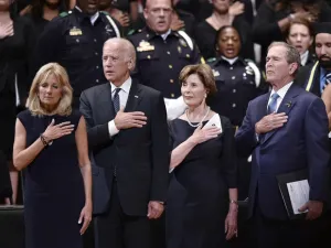 US Vice President Joe Biden(2nd-L), Jill Biden(L) and former US president George W. Bush(R), Dallas 2106 /AFP
