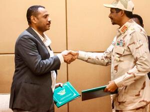General Mohamed Hamdan Daglo (R), Sudan's deputy head of the Transitional Military Council, and protest leader Ahmed Rabie, August 4th /AFP