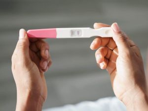 تجاربكم مع افرازات الحمل بعد الابرة التفجيرية