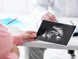 متى تبدأ أعراض الحمل خارج الرحم بالظهور؟