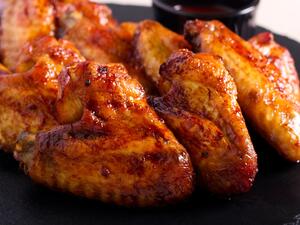 أجنحة الدجاج الحارة المقلية 