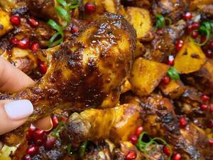 أفخاذ دجاج بصلصة العسل ودبس الرمان