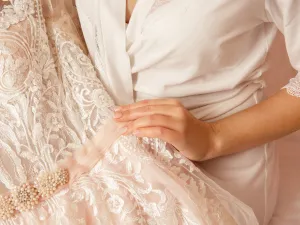 يجب أن يتناسب فستان الزفاف مع طول وشخصية العروس