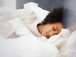 اللون الأزرق بدرجاته، يساعد في إضفاء أجواء هادئة ومسالمة في المكان اللون الأزرق بدرجاته، يساعد في إضفاء أجواء هادئة ومسالمة في المكان