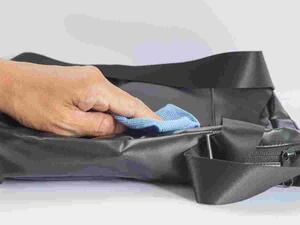 يُمكن إزالة الحبر عن الجلد من خلال وضع عصير الليمون يُمكن إزالة الحبر عن الجلد من خلال وضع عصير الليمون