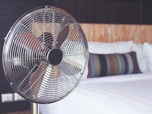 لا يجب وضع المروحة بجوار خزنة المال أو المحفظة أو صندوق المجوهرات لا يجب وضع المروحة بجوار خزنة المال أو المحفظة أو صندوق المجوهرات