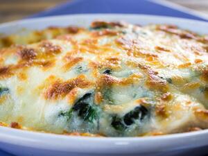 باستا السبانخ والأرضي شوكي