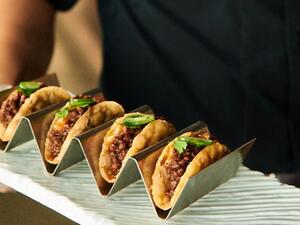 تجربة طعام يابانية فريدة من مطعم أكيرا باك