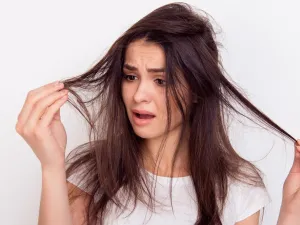 يجب قص الشعر كل فترة تتراوح ما بين 6 إلى 8 أسابيع