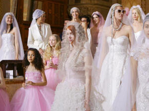 كشفت ريم عكرا عن مجموعتها لفساتين زفاف ربيع 2020 في " كنيسة القديس بارثولوميو" كشفت ريم عكرا عن مجموعتها لفساتين زفاف ربيع 2020 في " كنيسة القديس بارثولوميو"