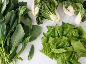 الخضروات الورقيّة تقلّلُ من خطر الإصابة بمرض هشاشة العظام
