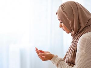 من علامات ليلة القد أن تكون السماء صافية منيرة 