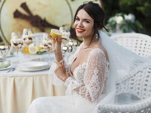 الفاكهة تعمل على تنظيم توازن السوائل والمعادن في الجسم  الفاكهة تعمل على تنظيم توازن السوائل والمعادن في الجسم