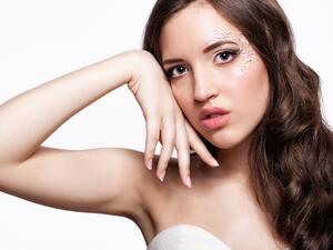 تعتبر منطقة الإبط من الأماكن الحساسة الموجودة في الجسم تعتبر منطقة الإبط من الأماكن الحساسة الموجودة في الجسم