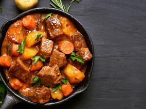 يخنة اللحم بالبطاطا الحلوة