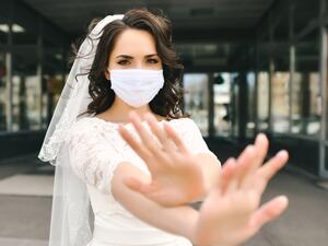 يمكنكِ أن تقومي بحفل صغير يقتصر فقط على العائلة في البيت يمكنكِ أن تقومي بحفل صغير يقتصر فقط على العائلة في البيت