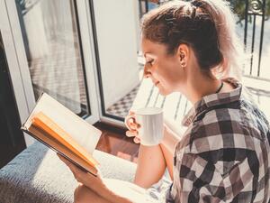 خلال الحجر المنزلي اقرأ كتابًا أو روابة لشحذ مخيلتك من جديد خلال الحجر المنزلي اقرأ كتابًا أو روابة لشحذ مخيلتك من جديد