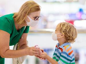 تذكري أنه ليس من السهل على الطفل أن يظل هادئًا في ظل الجائحة