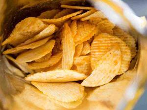 رقائِق الشّيبس بالبهارات 