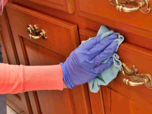 يمكنك تنظيف الأثاث بواسطة المناشف الورقية يمكنك تنظيف الأثاث بواسطة المناشف الورقية