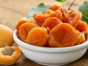 لعدم توافر المشمش طوال العام يلجأ البعض لتجفيفها