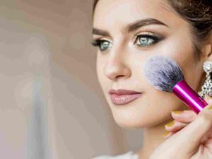 يجب تجربة المكياج قبل يوم الزفاف بشهرين تقريباً والتقاط الكثير من الصور يجب تجربة المكياج قبل يوم الزفاف بشهرين تقريباً والتقاط الكثير من الصور