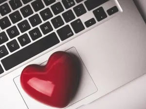 يختار صاحب برج الحمل العمل ويفضله على العاطفة