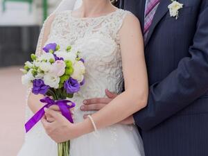 يجب تحديد الأوقات غير المضغوطة في عملك وعمل شريكك وتوفيق الإجازتين معا عند تحديد الزفاف يجب تحديد الأوقات غير المضغوطة في عملك وعمل شريكك وتوفيق الإجازتين معا عند تحديد الزفاف