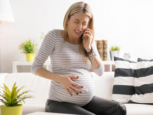 من الأعراض التي تصيب الحامل خلالَ نهار الصوم قلّة حركة الجنين 