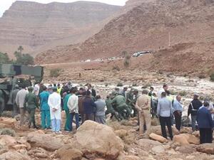 انقلاب حافلة جراء السيول في إقليم الرشيدية في جنوب شرق المغرب